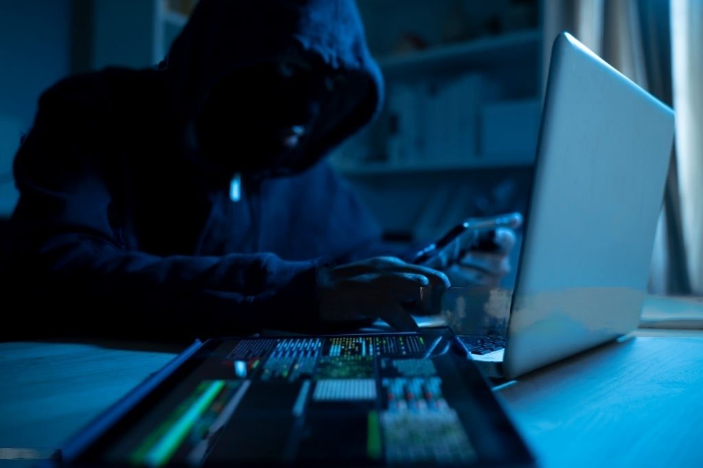 Vulnerability Exposed: Hackers Exploit Power LEDs to Steal Cryptographic Keys from a Distance